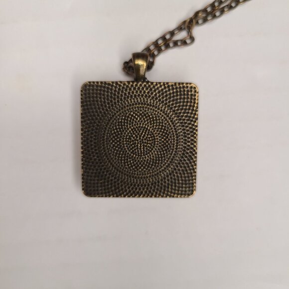 The Hobbit 'Desolation of Smaug' Pendant Necklace - Picture 3 of 5